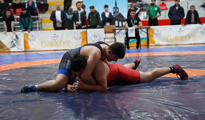 Diyarbakır’da Okul Sporları Güreş Genç Erkekler Müsabakaları Nefes Kesti