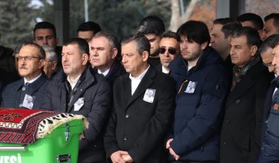 CHP Genel Başkanı Özel, Malatya’da cenaze törenine katıldı
