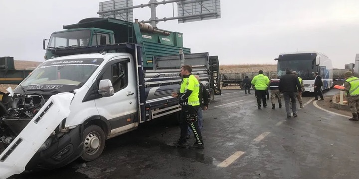 Siirt’te yolcu otobüsü ile minibüs çarpıştı