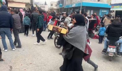 Suriye sınırında Esed rejiminin çöküşü kutlanıyor