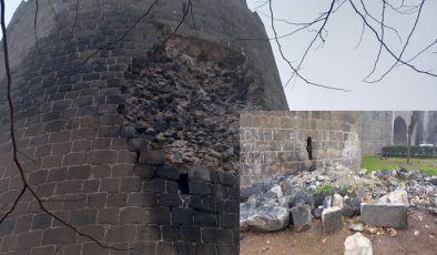 Dökülen taşlar restore edilmeyi bekliyor