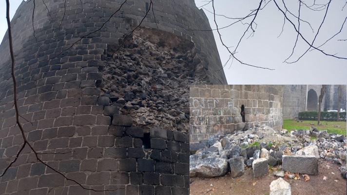 Dökülen taşlar restore edilmeyi bekliyor