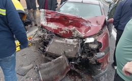 Mardin’de otomobil traktöre arkadan çarptı: 3 yaralı