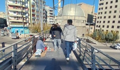 Diyarbakır’da ‘Üst Geçitler’ dilencilerin mekanı haline geldi