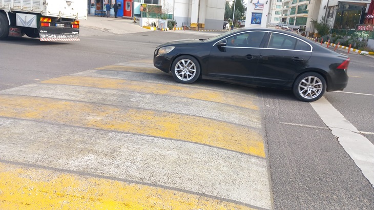 Yüksek tümsek koruyor
