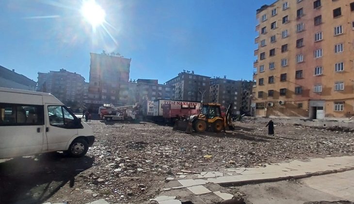 Ağır Hasarlı Binaların Yerine Otoparklar: Deprem Alanları Kaderine mi Terk Ediliyor?