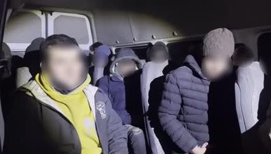 Kars’ta 14 düzensiz göçmen yakalandı, 2 zanlı tutuklandı