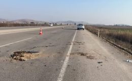 2 otomobil ve motosiklet çarpıştı: 1 can kaybı