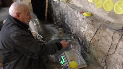 55 yıllık değirmende baba mesleğini sürdürüyor