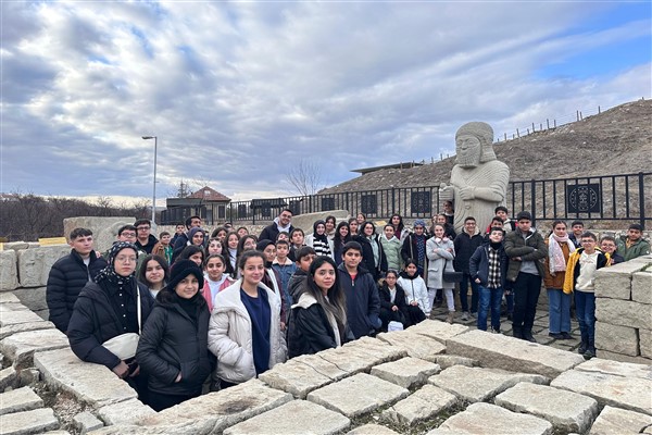 Gençler, Malatya Büyükşehir’in kültür bilinci gezisinde buluştu
