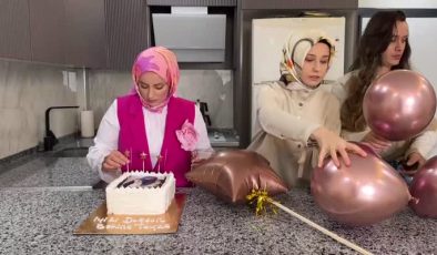 Elazığ’da 93 yaşındaki Sakine nineye ilk doğum günü sürpriz