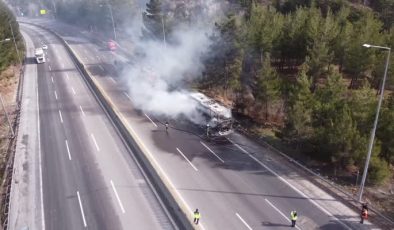 Pozantı’da seyir halindeki otobüs yandı