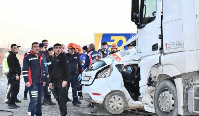 Adıyaman’da yakıt tankeri ile otomobilin çarpıştığı kazada 4 kişi öldü, 4 kişi yaralandı GÜNCELEME