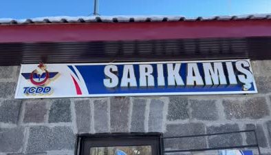 Bakan Göktaş, Sarıkamış Ekspresi ile gelen gençleri karşıladı