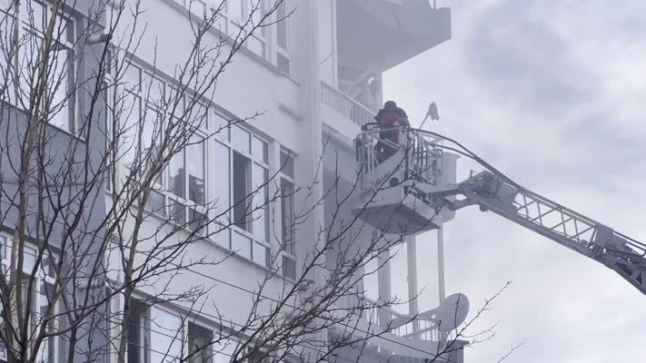 Apartmanda çıkan yangın, 11 kişi etkilendi