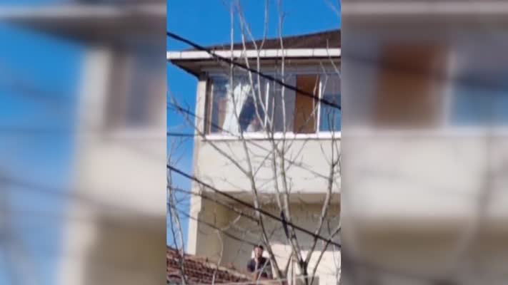 Apartman yangınında mahsur kalan 3 çocuk itfaiye sayesinde kurtarıldı