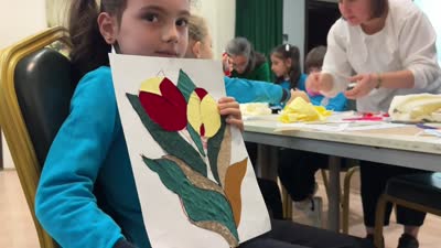 Atık kumaşlar ve iplikler sanat eserine dönüşüyor