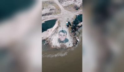 Azerbaycanlı ressam, kas hastası 4 yaşındaki Yakup’un dev portresini resmetti