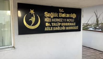 Babasının adını taşıyan merkezde hekimlik yapıyor