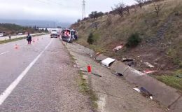 İşçi servisi devrildi: 4’ü ağır 25 yaralı