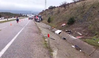 İşçi servisi devrildi: 4’ü ağır 25 yaralı