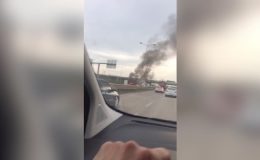 Bariyerlere çarpan otomobil yandı