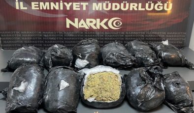Batman girişinde şok baskın, Araçtan 11 kilo skunk çıktı