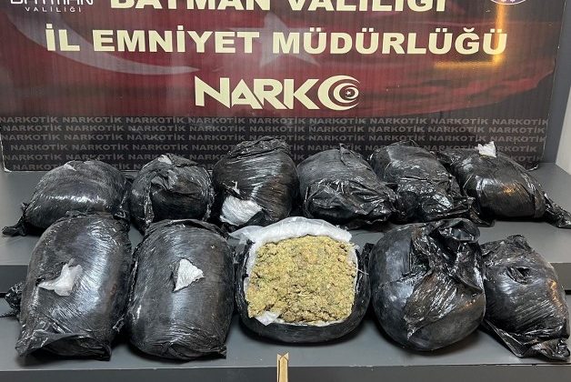 Batman girişinde şok baskın, Araçtan 11 kilo skunk çıktı
