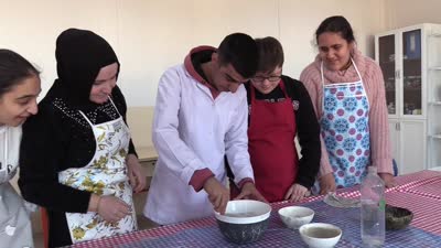 Batman’da özel öğrenciler seramik ve el sanatlarıyla becerilerini geliştiriyor