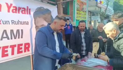 Adana’da Ferdi Tayfur için anlamlı veda: Helva dağıtıldı