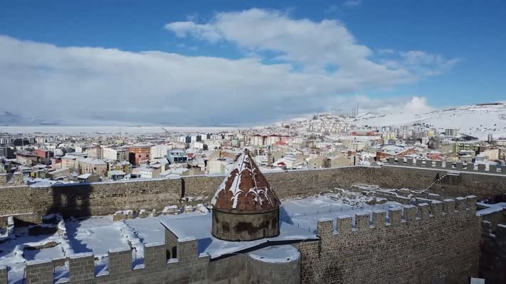 Erzurum’un 30 kapısı ve 4 suru tarihe ışık tutuyor