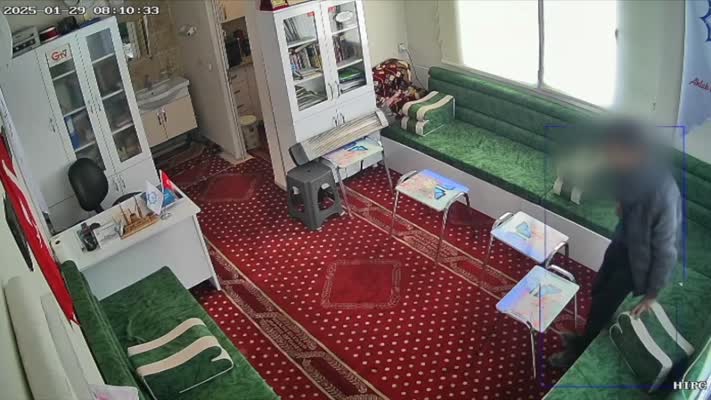 Şanlıurfa’da cami hırsızlığı: Güvenlik kameraları anbean kaydetti