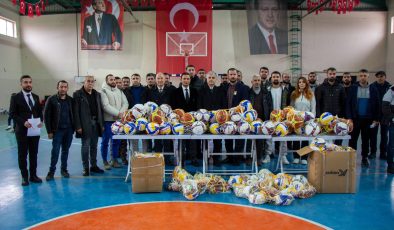 Çınar’da 46 okula spor malzemesi desteği sağlandı