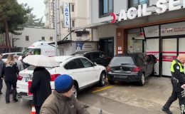 Cipin çarptığı otomobil hastanenin acil servisine girdi