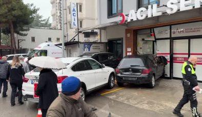 Cipin çarptığı otomobil hastanenin acil servisine girdi