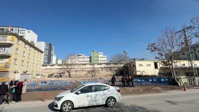 Konya’da çöken binanın olduğu cadde yeniden trafiğe açıldı