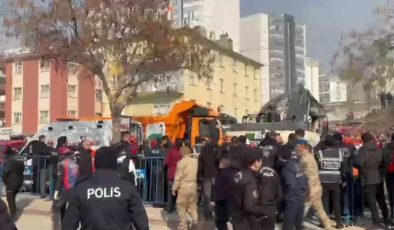 Konya’daki bina enkazında 23 yaşında bir kadının cansız bedeni bulundu