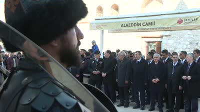 Cumhurbaşkanı Yardımcısı Yılmaz, Selçuklu Sultanlarına saygı nöbetini izledi