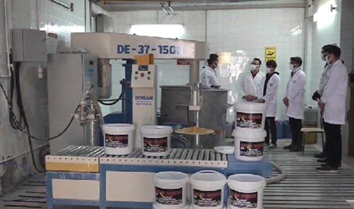 Depremzede öğrencilerin ürettiği boyalar eğitim kurumlarını renklendiriyor