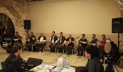 Adıyamanlı depremzede çocuklar sıra gecesinde buluştu