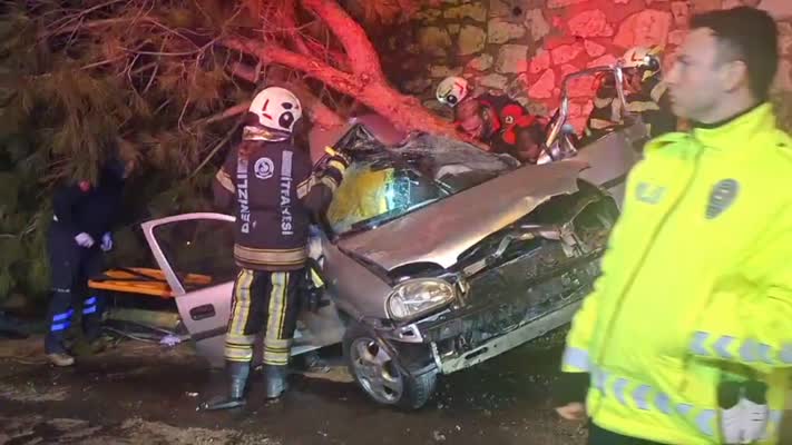 Kontrolden çıkan araçta can pazarı: 2 kişi hayatını kaybetti
