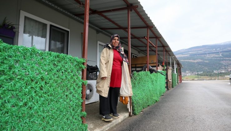 Depremde bacağını kaybeden Songül Güneş, oğlu için mücadele ediyor