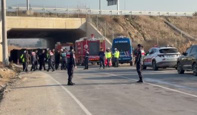 İşçi servisi devrildi, 4 ölü 6 yaralı