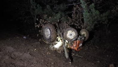 Devrilen traktördeki 2 kişi öldü, 2 kişi yaralandı