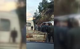 Devrilen tur midibüsündeki 23 kişi yaralandı