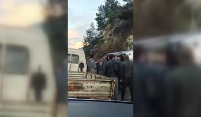 Devrilen tur midibüsündeki 23 kişi yaralandı