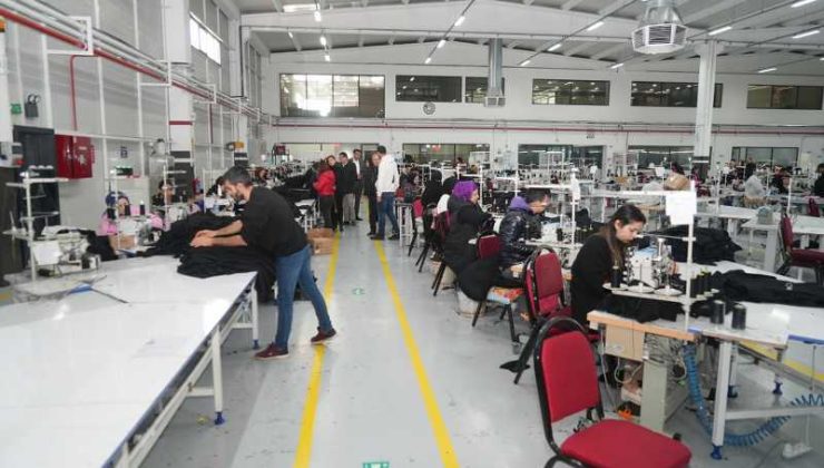 Diyarbakır Eş Başkanları tekstil işçilerini ziyaret etti