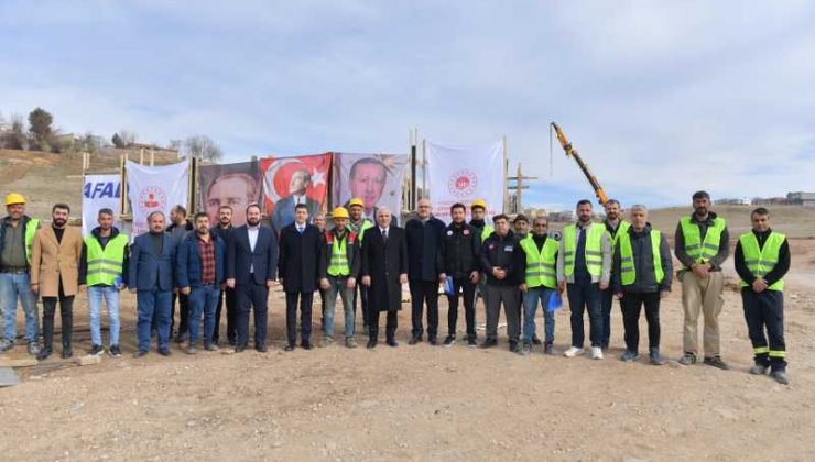Diyarbakır Valisi Zorluoğlu Çınar’da vatandaşlarla buluştu
