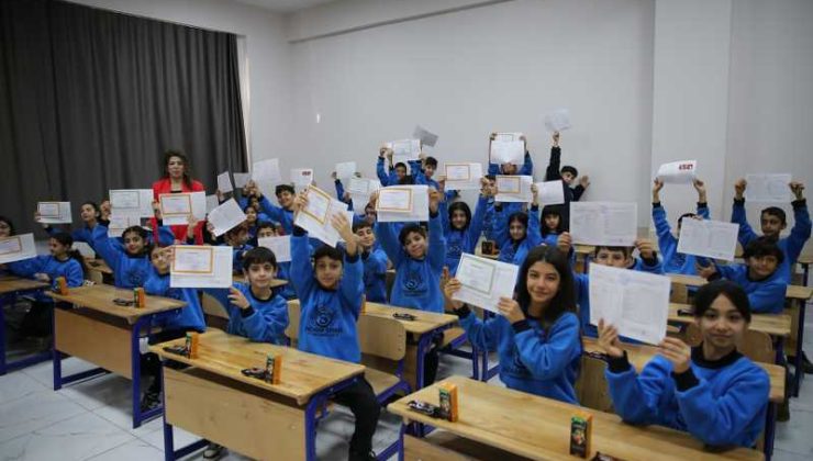 Diyarbakır’da 466 bin öğrenci karne sevinci yaşadı