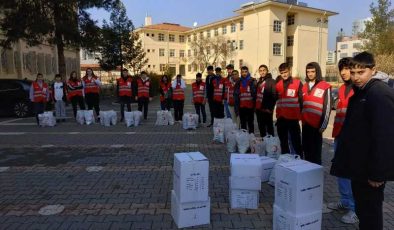 Diyarbakır’da öğrenciler harçlıklarıyla ihtiyaç sahiplerine gıda kolisi gönderdi